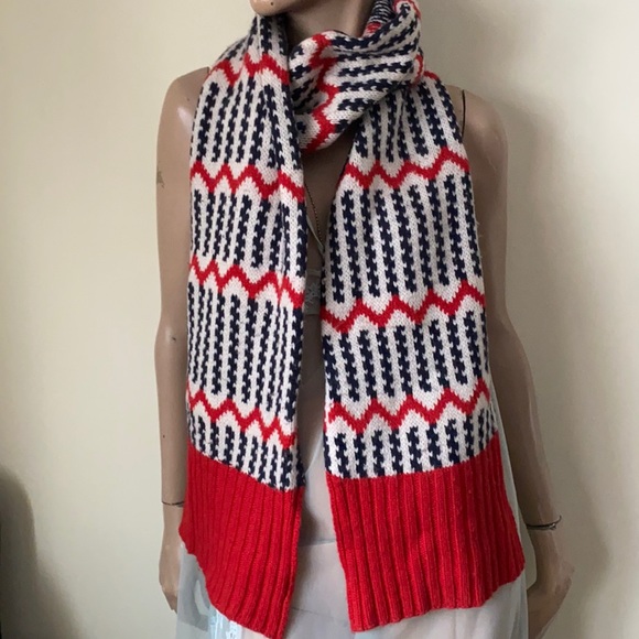 J. Crew knit Tuque & Scarf Set -Unisex - Picture 4 of 13